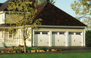 House with 3 garage doors