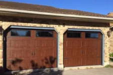 Garage with 2 doors
