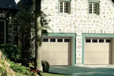 House with 2 garage doors